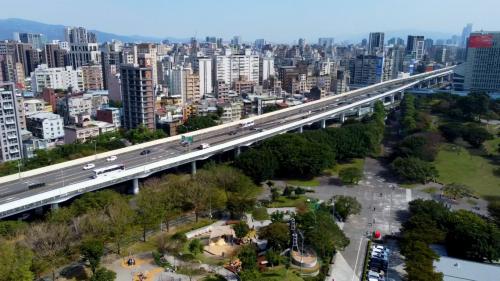 市民大道高架道路。
&nbsp;