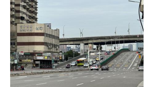 忠孝西路忠孝橋。
&nbsp;