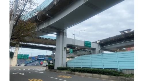 忠孝西路忠孝橋。
&nbsp;
&nbsp;
