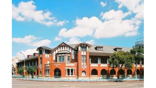 國定古蹟臺灣總督府鐵道部位於忠孝西路、塔城街、鄭州路、延平北路間，屬交通部臺灣鐵路管理局管轄。
&nbsp;