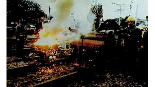 長焊鋼軌可消除鋼軌接頭弱點、降低維修次數，車輛行駛更平穩、安靜。