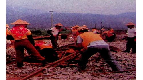 35
以防止枕木移動及無縫軌道在冷縮熱脹時可能產生軌道挫屈的問題。