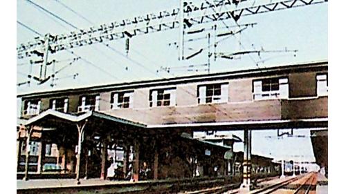 因裝設電車線需要，將侵入電車線淨空界限之天橋高度提升。
