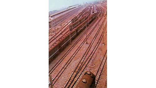 徵收土地興建南港客車調車場及至台北站間運轉線，以因應車輛調度需求。