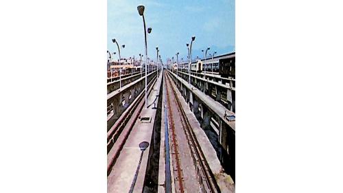 &nbsp;徵收土地興建南港客車調車場及至台北站間運轉線，以因應車輛調度需求。