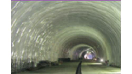 大坑溪段隧道工程係指將松山至南港車站鐡路地下化，在基隆路至大坑溪間興建台鐵及高鐵雙軌隧道及引道各一座，各長5.4公里。【圖/汐止山岳隧道施工】
&nbsp;