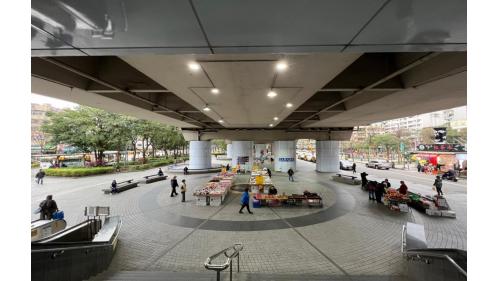 汐止車站高架下廣場。
&nbsp;