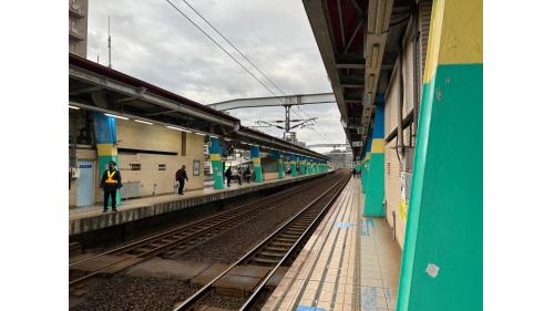 汐止高架車站月台。