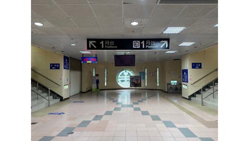 臺北市區車站鐵路地下化第四期東延南港工程「南港專案」五堵高架車站往月台通道
&nbsp;