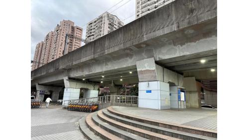 汐科車站位於臺灣新北市汐止區，為台鐵縱貫線的鐵路車站，是臺鐵捷運化政策中所增設的通勤車站之一，也是汐止區繼汐止車站、五堵車站之後第三座鐵路車站，是臺灣鐵路裡運量最高的簡易站。