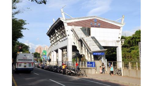 汐科車站位於臺灣新北市汐止區，為台鐵縱貫線的鐵路車站，是臺鐵捷運化政策中所增設的通勤車站之一，也是汐止區繼汐止車站、五堵車站之後第三座鐵路車站，是臺灣鐵路裡運量最高的簡易站。
