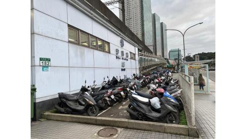 汐科車站位於臺灣新北市汐止區，為台鐵縱貫線的鐵路車站，是臺鐵捷運化政策中所增設的通勤車站之一，也是汐止區繼汐止車站、五堵車站之後第三座鐵路車站，是臺灣鐵路裡運量最高的簡易站。
