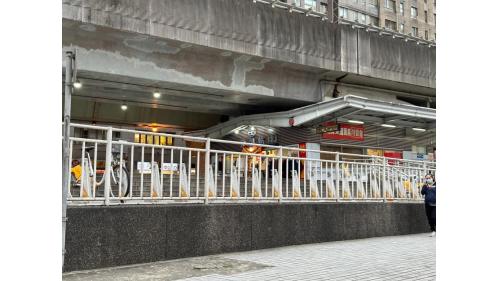 汐科車站位於臺灣新北市汐止區，為台鐵縱貫線的鐵路車站，是臺鐵捷運化政策中所增設的通勤車站之一，也是汐止區繼汐止車站、五堵車站之後第三座鐵路車站，是臺灣鐵路裡運量最高的簡易站。