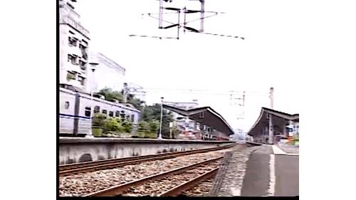 舊南港車站有兩座島式月台，旅客容量每日為1萬4千人次。
&nbsp;