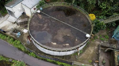 柑仔坑淨水場水源取自柑仔坑溪，主要設備有取水口、取水井、2500噸快濾筒2座、次氯酸鈉加藥機2台、1000噸清水池1座以及1口深井，設計出水量每日5000噸。
&nbsp;