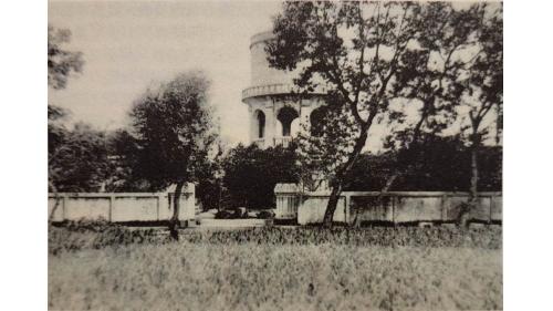 羅東水道興建於1926年，1928年完工，設有兩處水源地，第一水源地位在冬山庄廣興，以地下湧泉為水源；第二水源地位在廣興與羅東街的阿里史之間，作為備用水源未使用，設計供水人口1萬人。配水池興建於昭和1年1926年，池頂覆土，第二層中空，底層為抽水機房並以RC牆保護。
&nbsp;