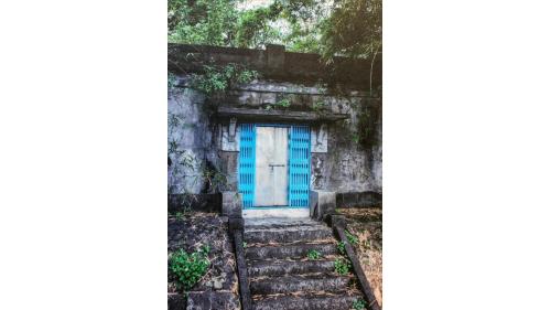 配水池於1932年建造完成。1922年日人開始著手宜蘭水道的研究與規劃，但始終無法確定水源，直至1927年終於擇定內湖(今深溝)為水源地，歷經五年，宜蘭水道水源方案方始定案。宜蘭水道的規劃，是導集三鬮二之伏流水，先上抽至員山高地(員山忠烈祠)後方配水池，再以自然流方式供水。
&nbsp;