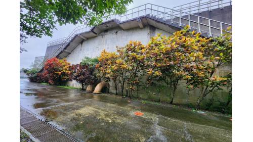 水躍池進水管。
