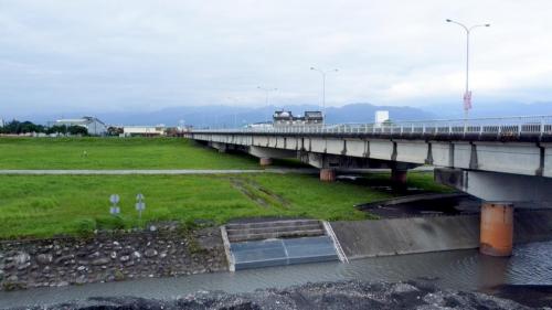 羅東攔河堰位於三星鄉，羅東溪歪仔歪橋下游約25公尺處，水源來自羅東溪及安農溪，於2002年1月開工，2004年2月完工，並配合設置伏流水收集系統，攔取溪水及伏流水，每日可供應20萬噸之原水，主要供應羅東、冬山及宜蘭等地區之用水需求，並改善宜蘭地區超抽地下水造成之地層下陷問題。