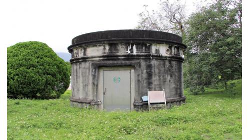 日治時期的淨水井。現為消毒井，作用是過濾水消毒及均勻混合、水量調節及整流。
&nbsp;