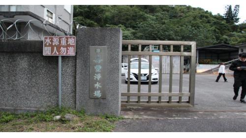 壽豐淨水場興建於1970年，水源取自荖溪溪水，其原設計出水量為每日0.1萬噸，約可供應7000人用水。