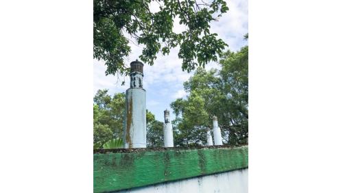 「室內清水池」是一座以特殊工法挖掘山坡地後再以鋼筋混凝土建造完成之堅固四方形建築物，上方立有6支日本橫濱製造之通氣柱，其造型十分特殊而罕見。清水池於日據時代建造時，因日本政府為避免該池遭敵軍轟炸而損壞，因此參照防空洞之作法，將水池建造隱藏在山坡下，使得該建築物方能歷經二次世界大戰時，美軍慘烈的密集轟炸後仍得以保存迄今。