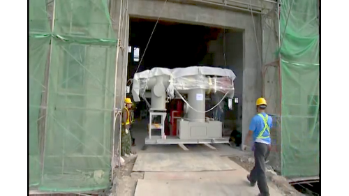 為提供電氣化鐵路電力動能，興建4座變電站，包含花蓮光復鄉的光復變電站、玉里鎮的玉里變電站、台東關山鎮的關山變電站、以及臺東市的台東變電站。每座變電站分別向南北電車線各饋電約20公里，合計約40公里。4座變電站於2014年2月25日全部加入台電系統，以供應列車所需之電力。變電站內部工程包含土建工程、變電工程及一般機電工程等。【圖/變電站施工作業】
&nbsp;