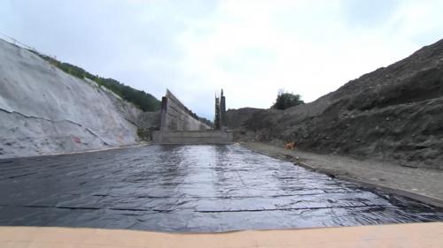 光復隧道位於萬榮站與光復站之間，為河底隧道，採用明挖覆蓋工法施工為主，在穿越堤防部分採用鑽掘工法施工。穿越馬鞍溪下方，南洞口與台九線省道相交，全長約2,560公尺，於2010年12月6日施工，2013年10月24日完工。【圖/光復隧道施工】
&nbsp;