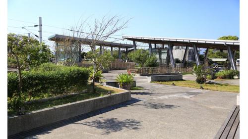 花東線鐵路電氣化工程之起點為花蓮站，由吉安站、志學站、平和站至壽豐站為單線鐵路，知本車站為目前東部電氣化鐡路之終點。【圖/吉安車站月台】