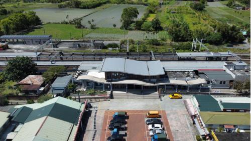 花東鐡路電氣化工程，自萬榮站至光復站為雙軌電氣化路段。
&nbsp;