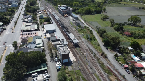 花東鐡路電氣化工程，自萬榮站至光復站為雙軌電氣化路段。【圖/光復車站俯瞰】