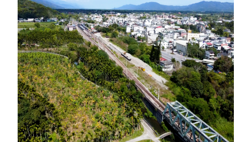 花東鐡路電氣化工程，自萬榮站至光復站為雙軌電氣化路段。
&nbsp;
