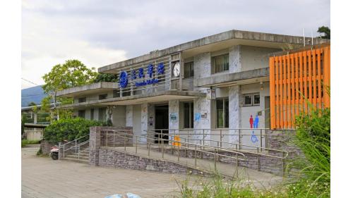 自瑞穗站、經舞鶴鐵橋、新自強隧道、至三民站為雙軌化路段。
&nbsp;