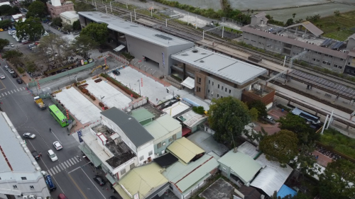 自三民站、經豐坪溪橋至玉里站為單線鐡路。
&nbsp;