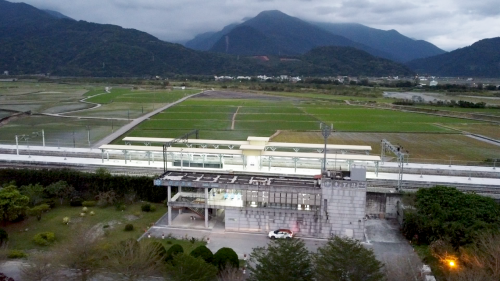 自玉里站、經樂樂溪橋至東里站為雙軌化路段。
&nbsp;