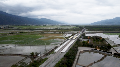 自玉里站、經樂樂溪橋至東里站為雙軌化路段。
&nbsp;
