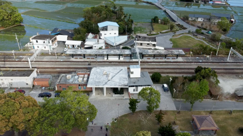 自瑞穗站、經舞鶴鐵橋、新自強隧道、至三民站為雙軌化路段。
&nbsp;