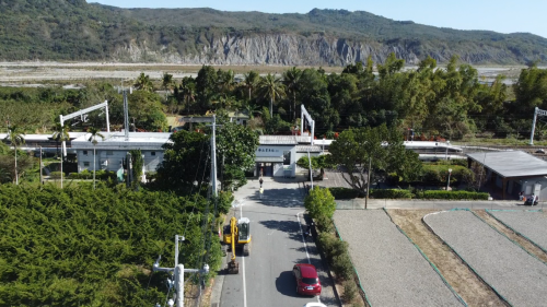 自東里站、經東竹站、富里站、池上站、新武呂溪橋、海端站、關山站、月美二號橋、瑞和站、瑞源站、鹿寮溪橋、鹿野站至山里站為單線鐡路。
&nbsp;