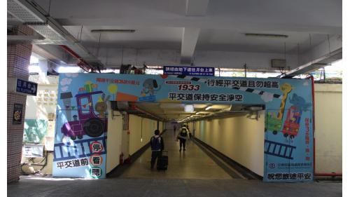 台東車站為南廻鐡路及東部幹線之主要始發站及終點站，原名為卑南車站，設立於日治時期。2018年新台東車站異地增建完成，設有3座島式月臺。車站設施有商店區、行李房、自行車補給站、台鐵售票處、服務中心、計程車招呼站、客運站、停車場以及普悠瑪事故紀念公園等。
&nbsp;