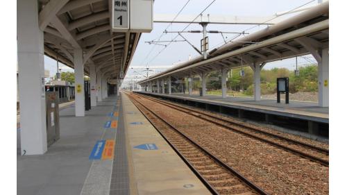 南州車站位於台灣屏東縣南州鄉，因與彰化縣的溪州鄉同名，後改為南州站。南州車站至鎮安車站之間，有一座牛埔川溪橋。在南州車站至林邊車站間為雙軌電氣化鐵路。