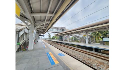 鎮安站位於屏東縣林邊鄉，為一平面車站，側式月台二座，2019年配合南廻鐵路電氣化工程，潮州到枋寮段電氣化通車。
&nbsp;