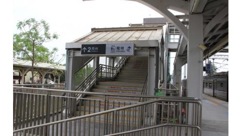 鎮安站位於屏東縣林邊鄉，為一平面車站，側式月台二座，2019年配合南廻鐵路電氣化工程，潮州到枋寮段電氣化通車。