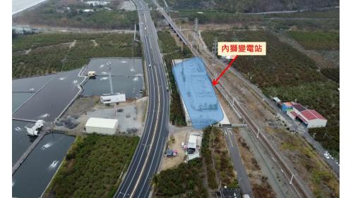 內獅變電站位於加祿站與內獅站之間，是為因應南迴鐵路電氣化新設大武變電站及內獅變電站兩座 兩變電站節能、節水、綠化及景觀等 均參考綠建築等級標準。
&nbsp;