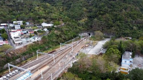 大武二號隧道位於大武車站北端至富山號誌站之間，長1,180公尺。
&nbsp;