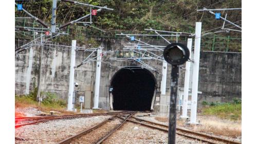大武二號隧道位於大武車站北端至富山號誌站之間，長1,180公尺。
&nbsp;
