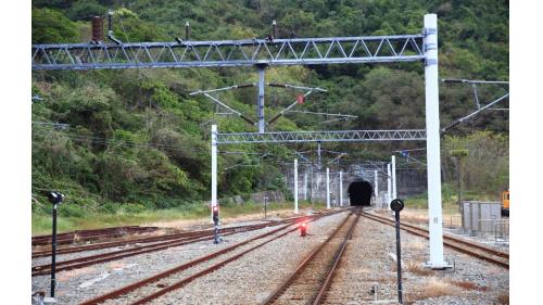 大武二號隧道位於大武車站北端至富山號誌站之間，長1,180公尺。
