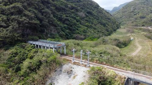 大鳥隧道在大武車站至富山號誌站之間，長3,652公尺。
&nbsp;