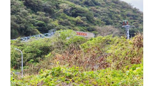 大鳥隧道在大武車站至富山號誌站之間，長3,652公尺。
&nbsp;