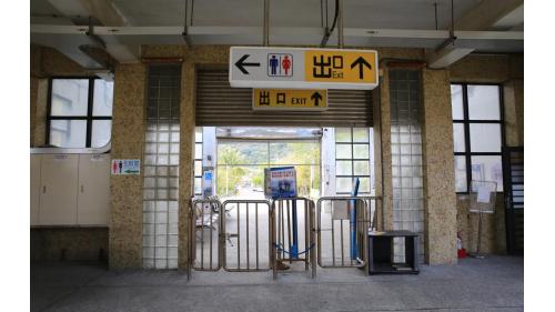 在富山號誌站至瀧溪車站之間，有富山隧道(74公尺)、大竹一號隧道(1452公尺)以及大竹溪橋。