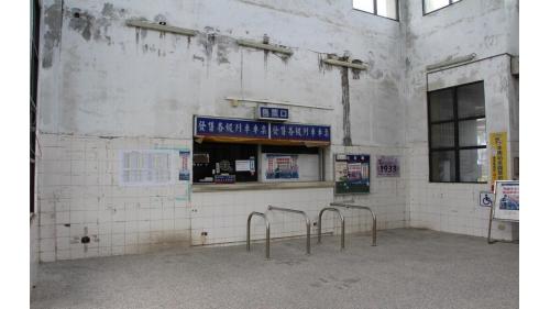 在富山號誌站至瀧溪車站之間，有富山隧道(74公尺)、大竹一號隧道(1452公尺)以及大竹溪橋。
&nbsp;